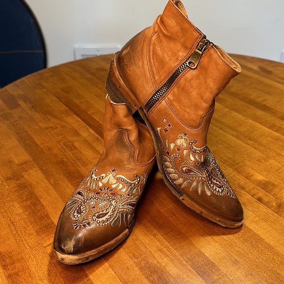 Sundance Embroidered Short Leather Boots - Picture 4 of 10